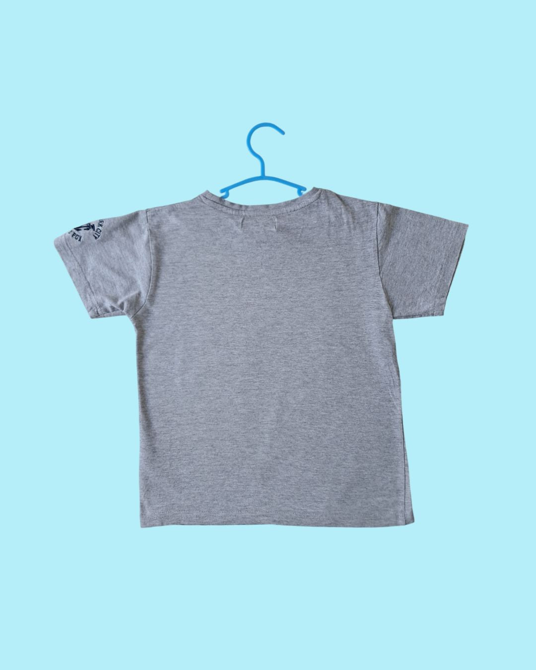 Tee-shirt garçon gris– 8 ans – imprimé drapeau