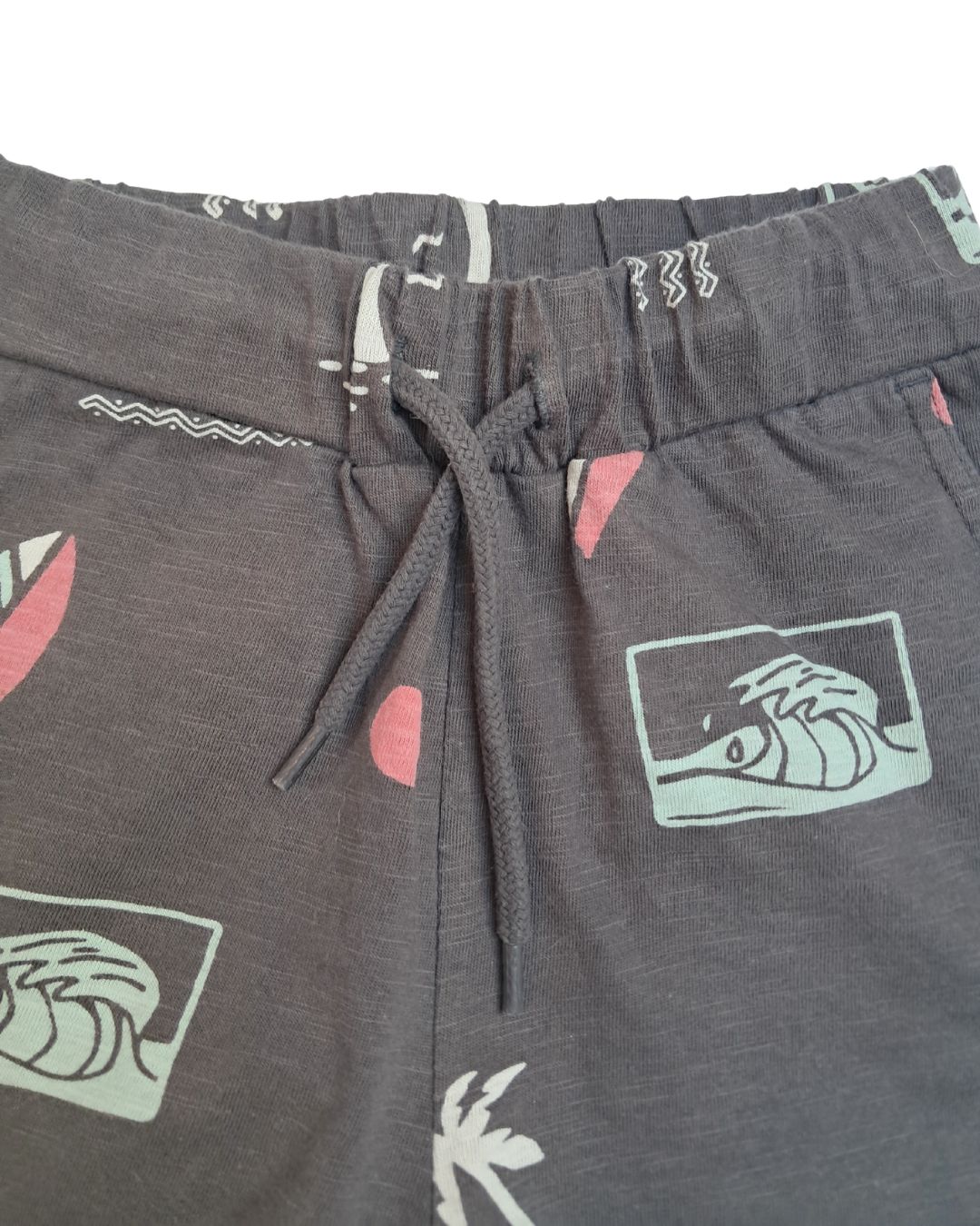 Short garçon KIABI marron – 4 ans – imprimé surf